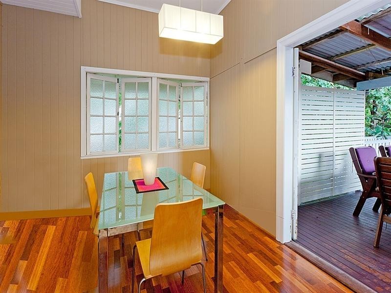 7 Tenth Avenue, Coorparoo QLD 4151