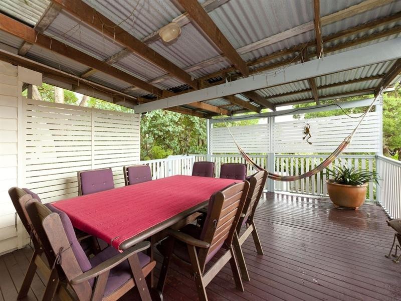 7 Tenth Avenue, Coorparoo QLD 4151