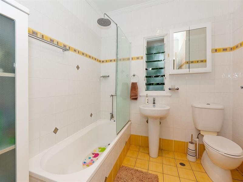 7 Tenth Avenue, Coorparoo QLD 4151