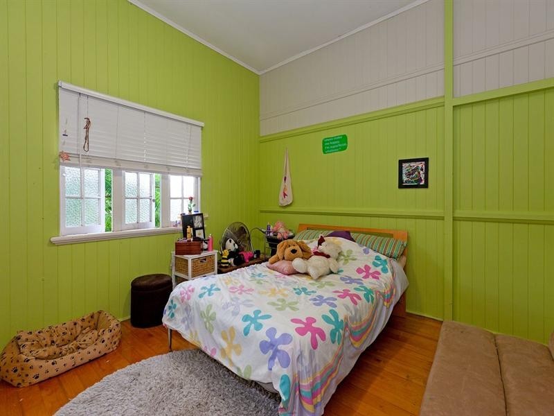 7 Tenth Avenue, Coorparoo QLD 4151