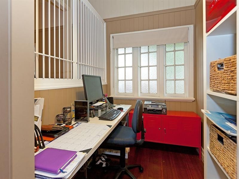 7 Tenth Avenue, Coorparoo QLD 4151