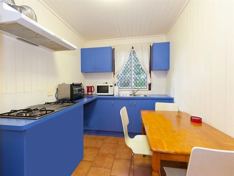 7 Tenth Avenue, Coorparoo QLD 4151