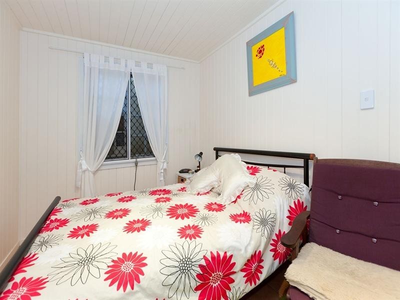 7 Tenth Avenue, Coorparoo QLD 4151