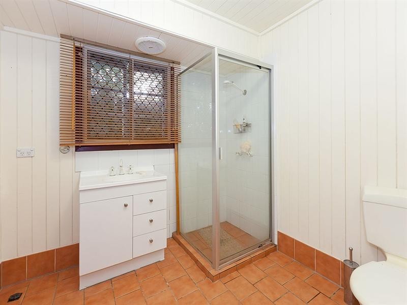 7 Tenth Avenue, Coorparoo QLD 4151