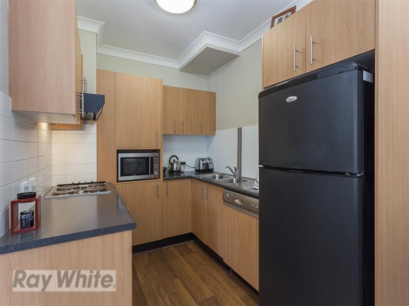 3/8 Kitchener Street, Coorparoo QLD 4151