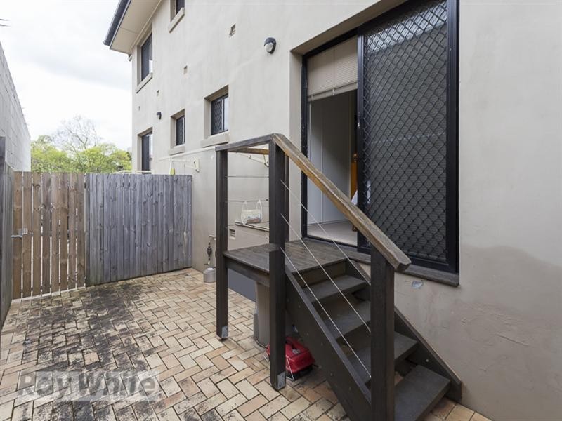 3/8 Kitchener Street, Coorparoo QLD 4151