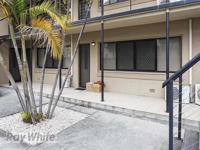 3/8 Kitchener Street, Coorparoo QLD 4151