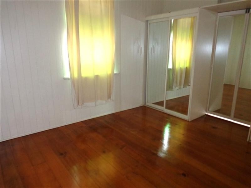 64 Bennetts Road, Camp Hill QLD 4152