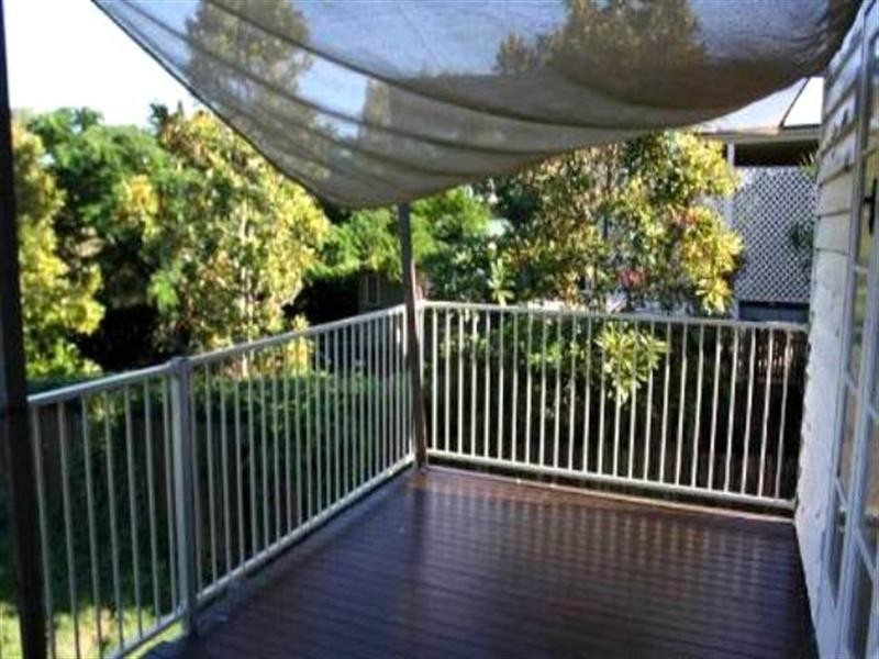 64 Bennetts Road, Camp Hill QLD 4152