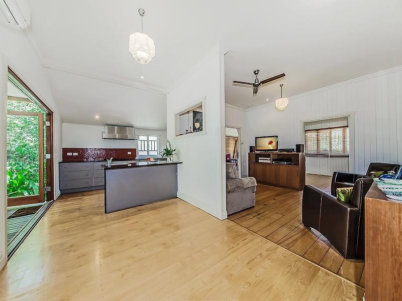 48 Hipwood Avenue, Coorparoo QLD 4151