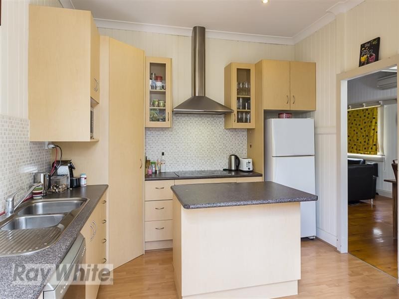 2 Coke Street, Camp Hill QLD 4152