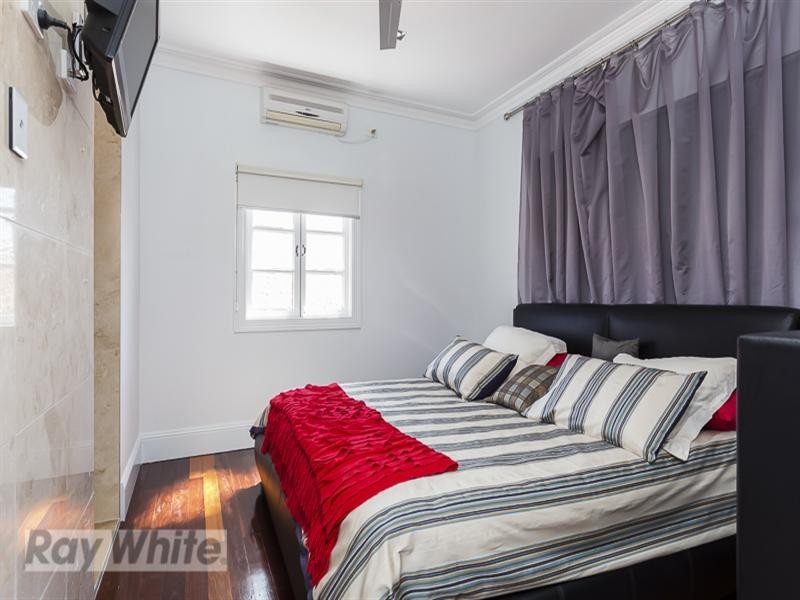 133 Harold Street, Holland Park QLD 4121