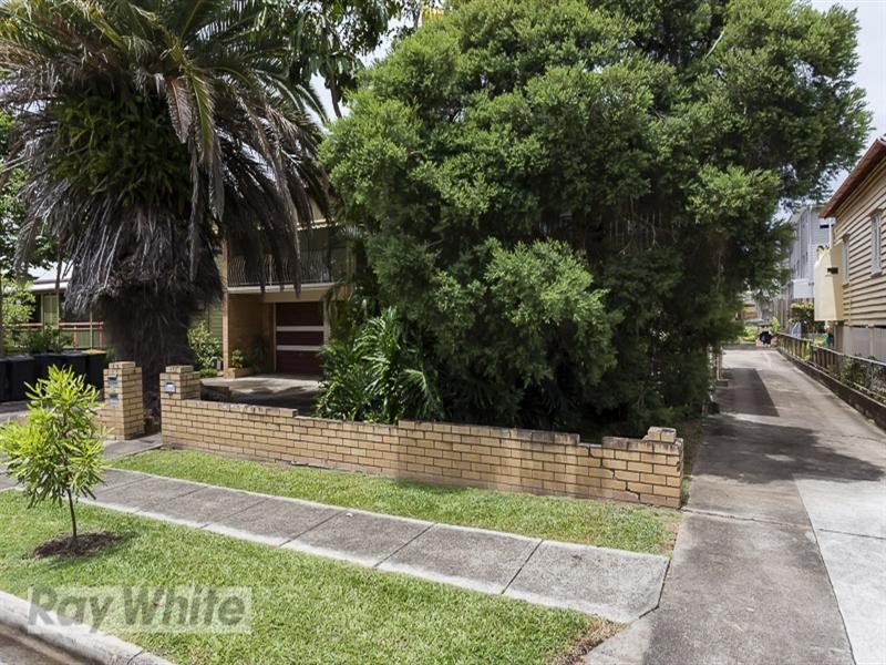 131 Pembroke Road/ 19 Nicklin Street, Coorparoo QLD 4151