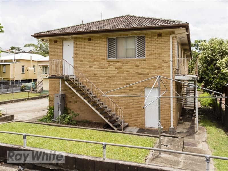 131 Pembroke Road/ 19 Nicklin Street, Coorparoo QLD 4151