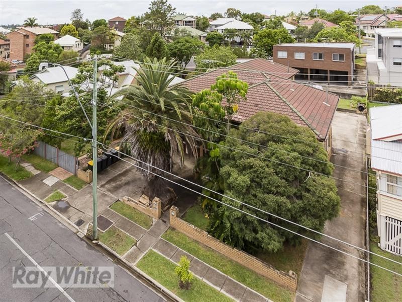 131 Pembroke Road/ 19 Nicklin Street, Coorparoo QLD 4151