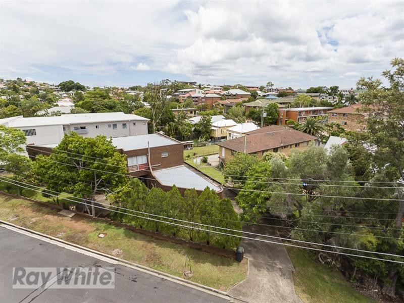 131 Pembroke Road/ 19 Nicklin Street, Coorparoo QLD 4151
