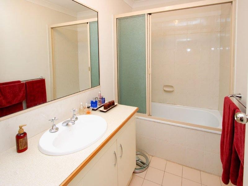 2/24 Eighth Avenue, Coorparoo QLD 4151