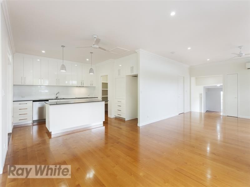 24 Smith Street, Holland Park QLD 4121