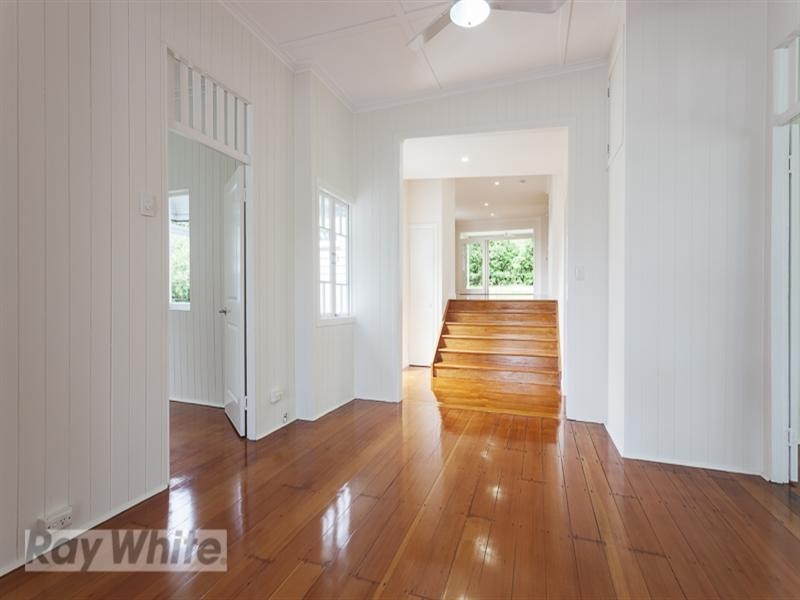 24 Smith Street, Holland Park QLD 4121