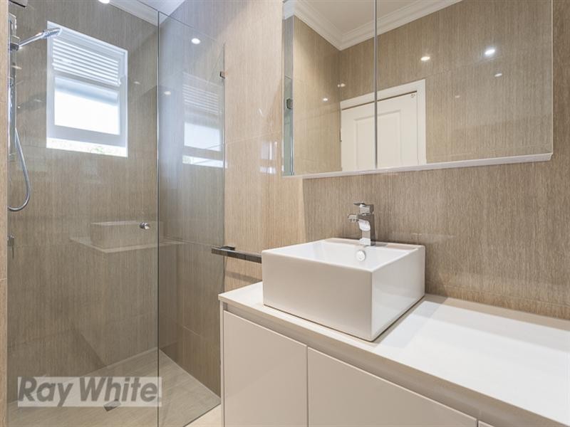 24 Smith Street, Holland Park QLD 4121