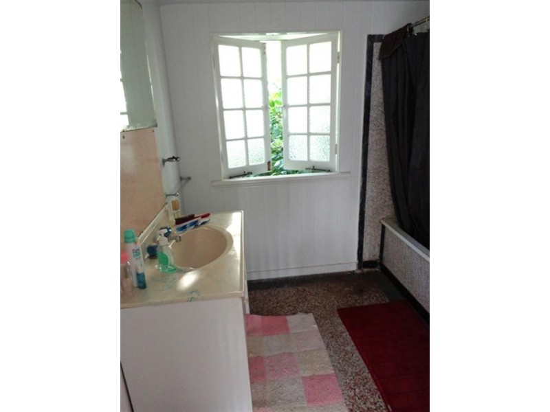 50 Lewis Street, Camp Hill QLD 4152