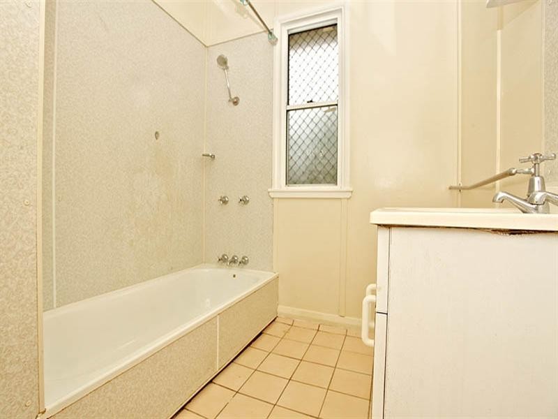 14 Pond Street, Mount Gravatt East QLD 4122