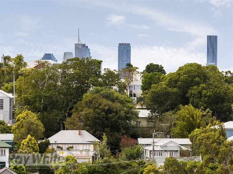 33 Love Street, Holland Park QLD 4121