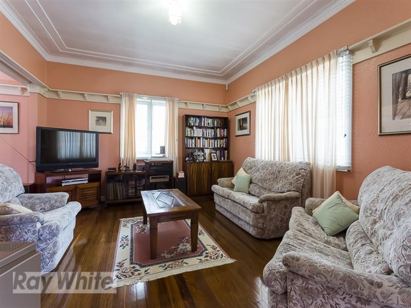 33 Love Street, Holland Park QLD 4121