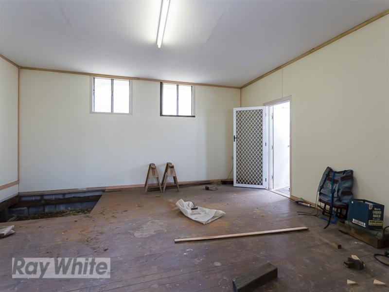 33 Love Street, Holland Park QLD 4121