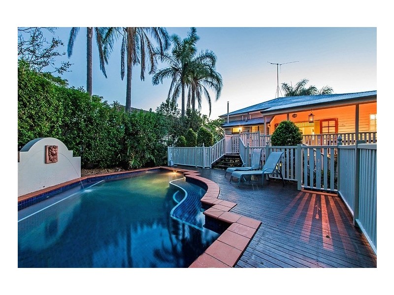 8 Trundle Street, Coorparoo QLD 4151