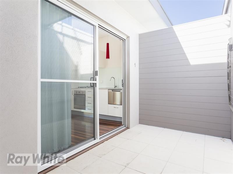 1/15 Halstead Street, Coorparoo QLD 4151