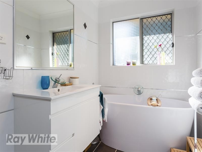 27 Picasso Street, Carina QLD 4152