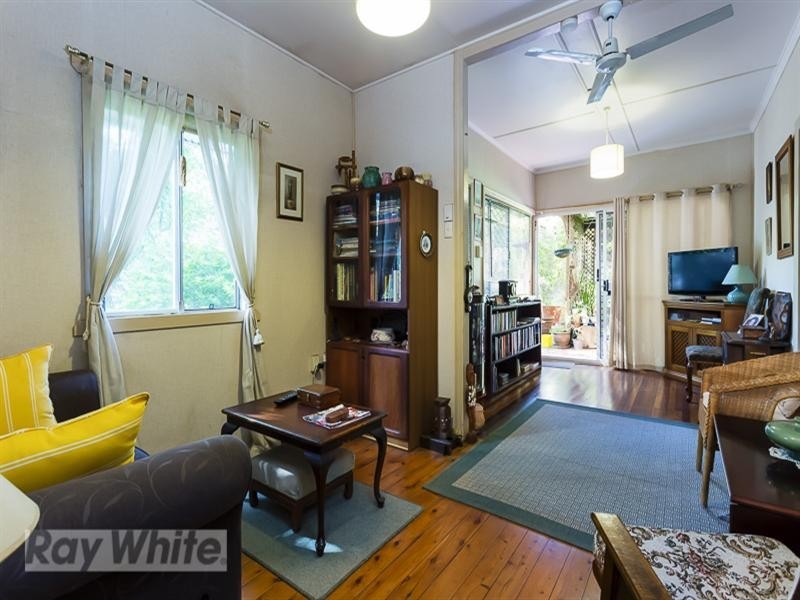 32 Lade Street, Coorparoo QLD 4151