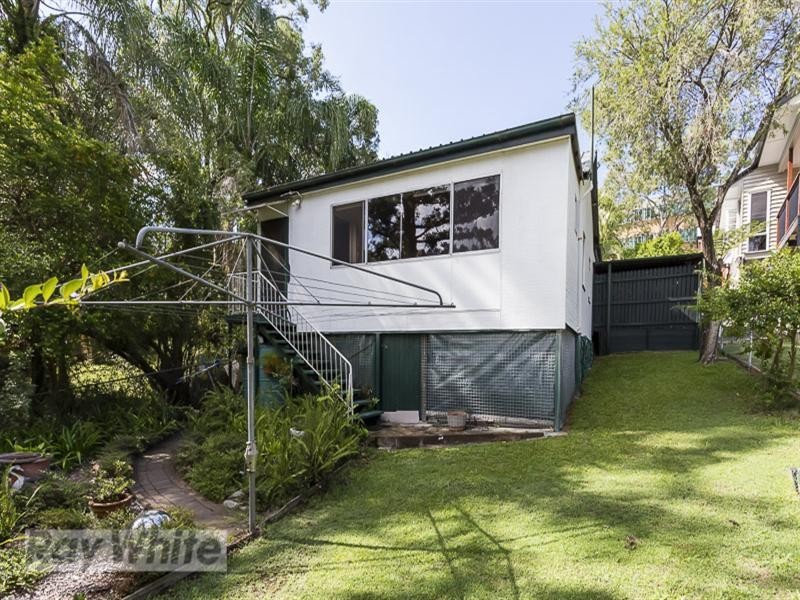 32 Lade Street, Coorparoo QLD 4151