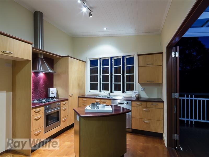 3 Longfellow Street, Norman Park QLD 4170