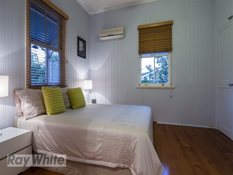 3 Longfellow Street, Norman Park QLD 4170