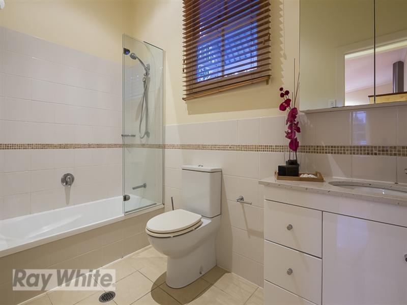 3 Longfellow Street, Norman Park QLD 4170