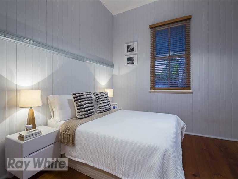 3 Longfellow Street, Norman Park QLD 4170