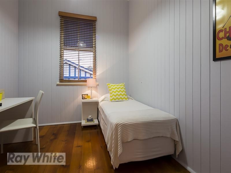 3 Longfellow Street, Norman Park QLD 4170