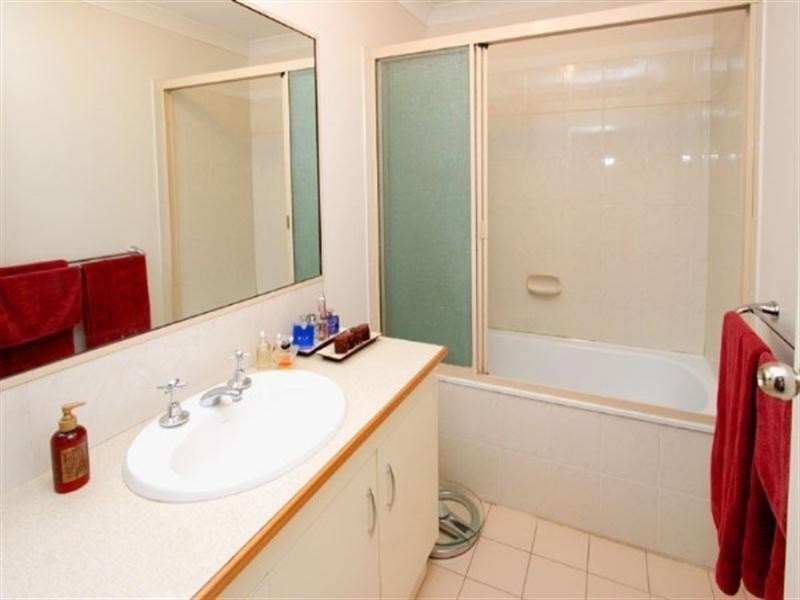 2/24 Eighth Avenue, Coorparoo QLD 4151