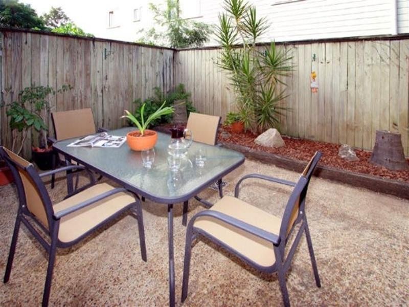 2/24 Eighth Avenue, Coorparoo QLD 4151