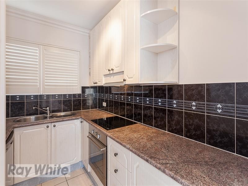 2/77 Kitchener Street, Coorparoo QLD 4151