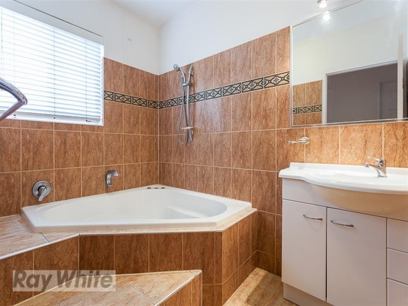 2/77 Kitchener Street, Coorparoo QLD 4151