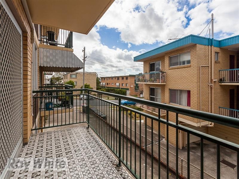 2/77 Kitchener Street, Coorparoo QLD 4151