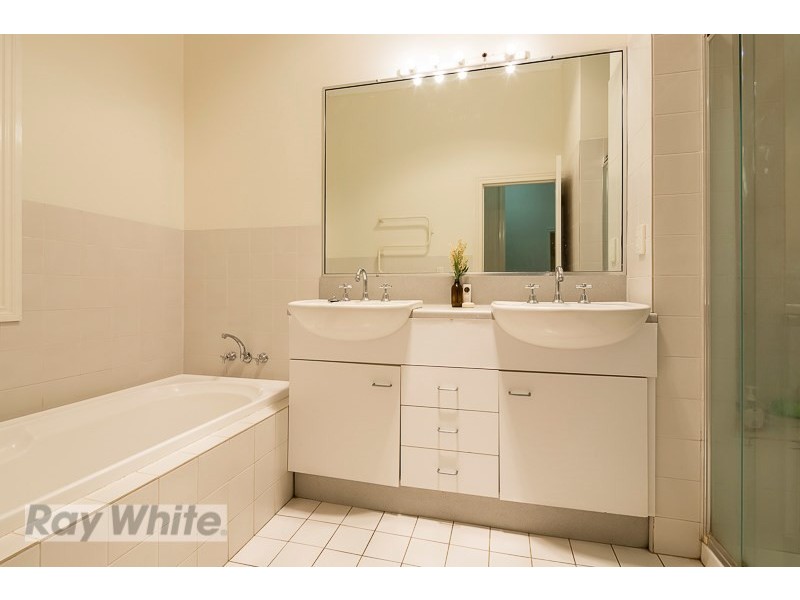 65 Henzell Terrace, Greenslopes QLD 4120