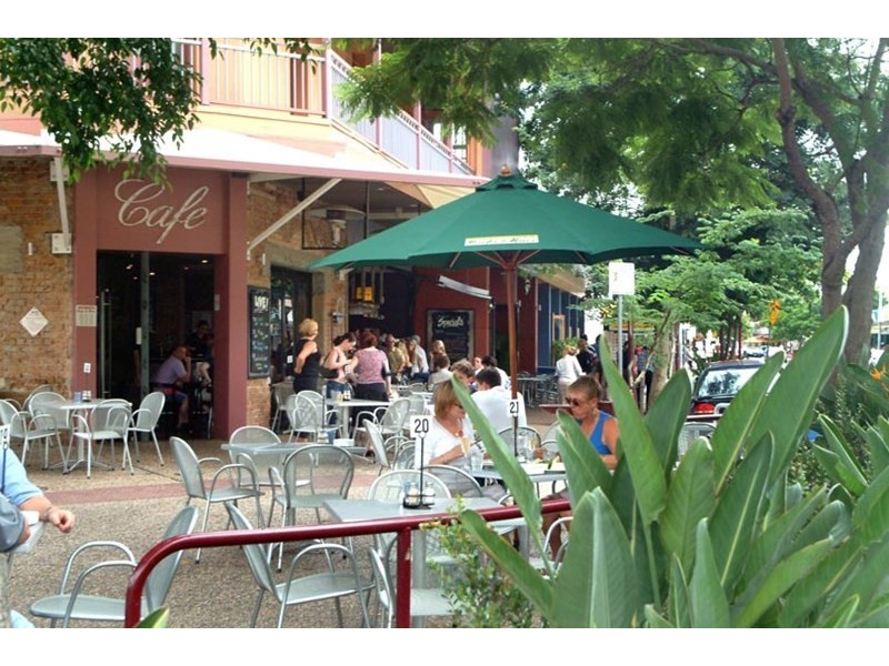 10,58,62,62A Cnr Flora and Lincoln Streets, Greenslopes QLD 4120