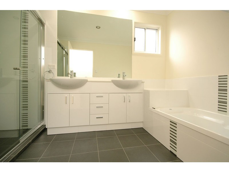 64 Baron Street, Greenslopes QLD 4120