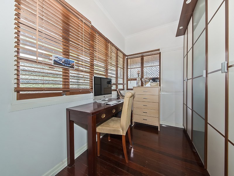 6 Trundle Street, Coorparoo QLD 4151