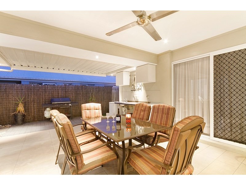 4 Peregian Close, Manly West QLD 4179