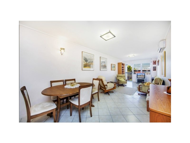 1/245 Cavendish Road, Coorparoo QLD 4151